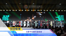 美女被草网站